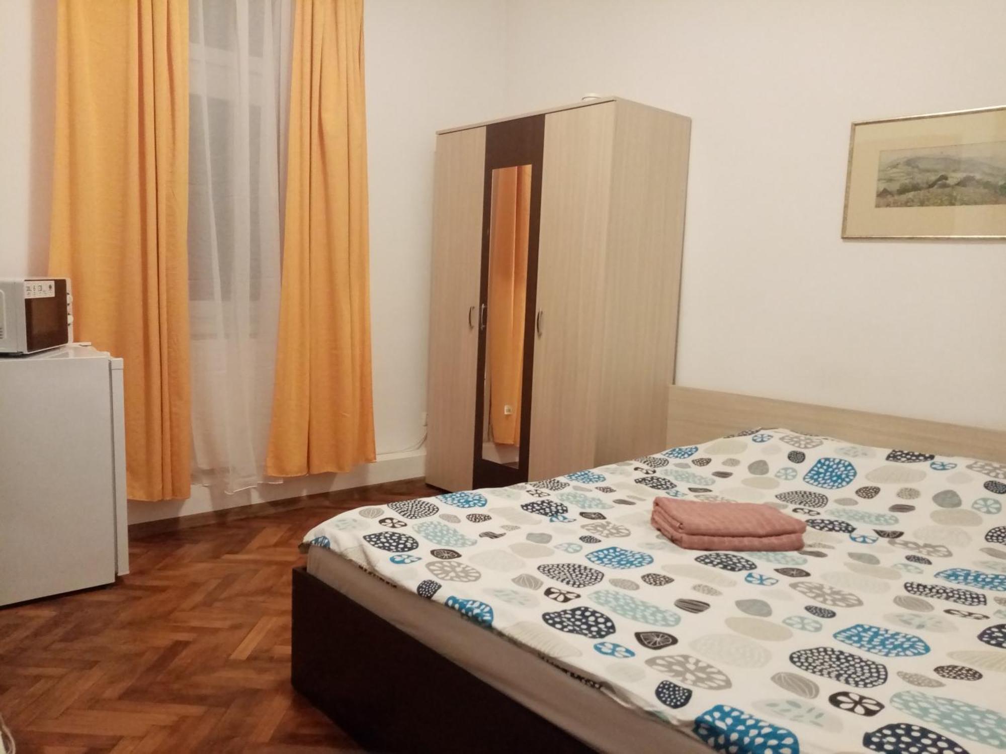 Central Studio In Historic Center Brasov Luaran gambar